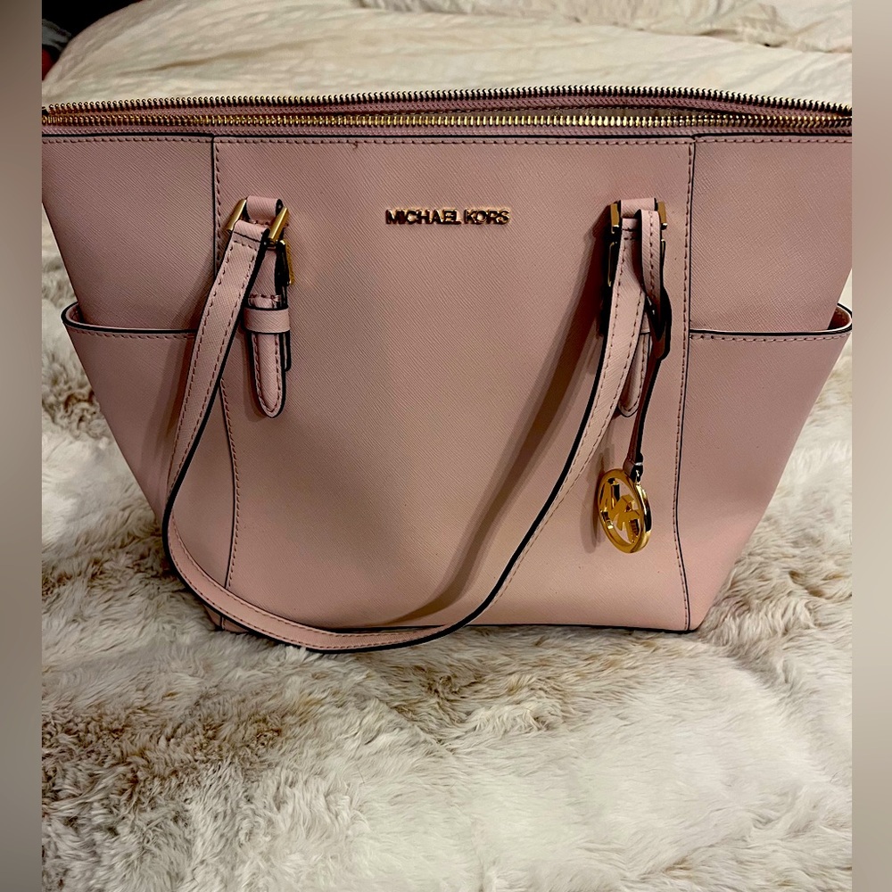 Micheal Kors purse: light pink great condition